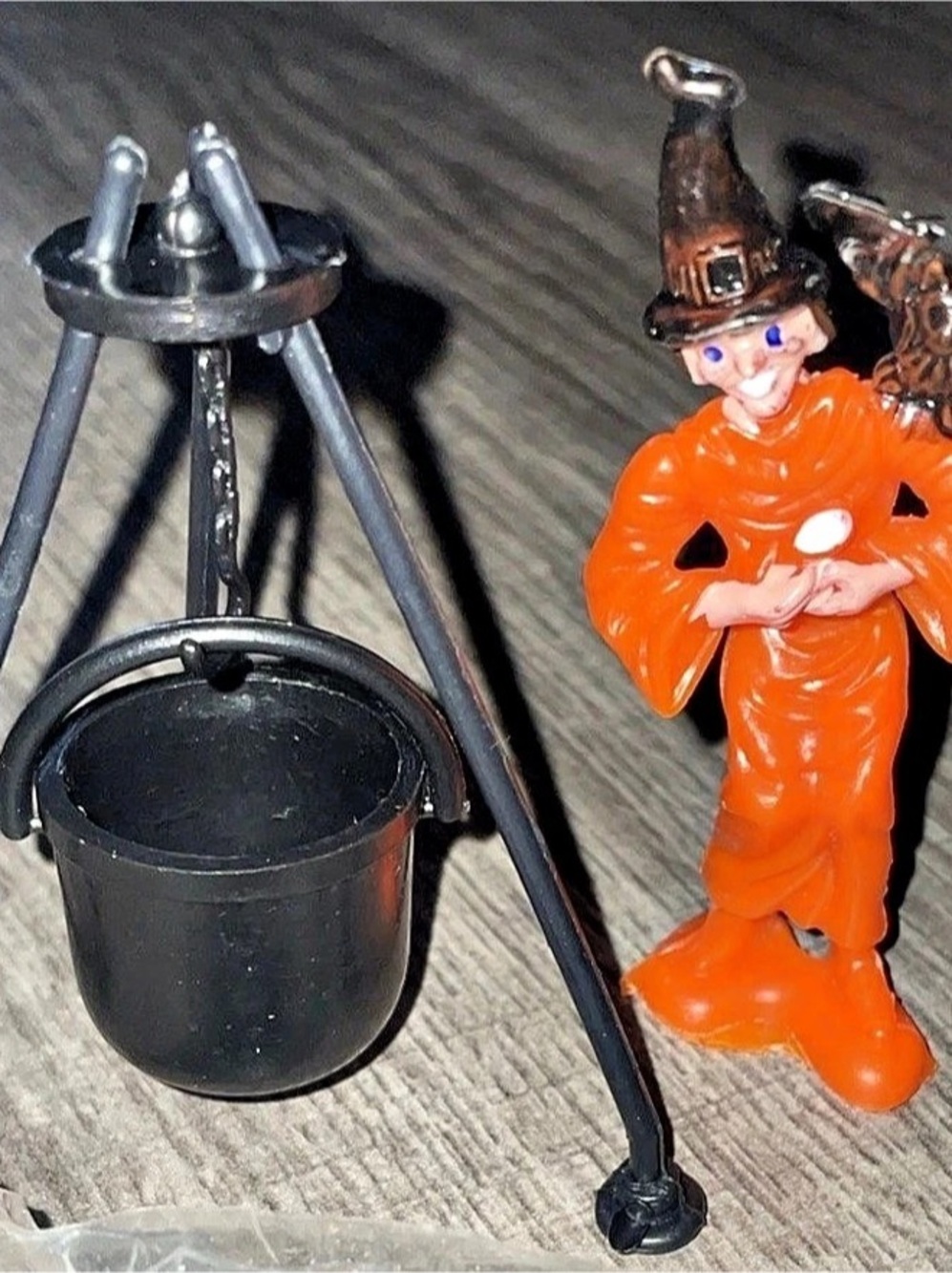 2/Orange & Black Halloween Witch Cauldron Decor Cake Decorations Vintage New